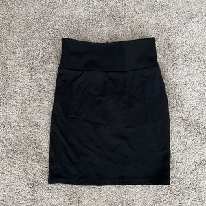 Aritzia Babaton mini body con black skirt. Size 2. New without tags.